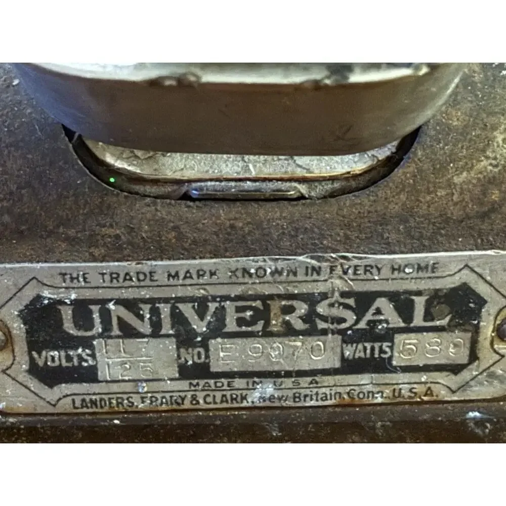Antique Universal E9070 Electric Clothes Iron Landers Frary & Clark New Britain
